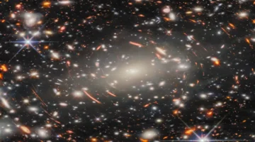 لغز الكون مستمر.. عدسات الجاذبية تكشف تمدد غير مفسر